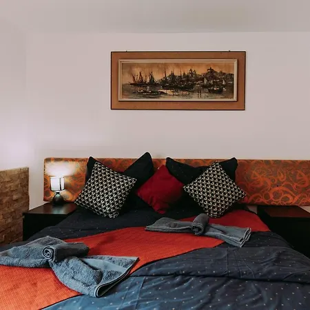 Fenyvesi Apartment *